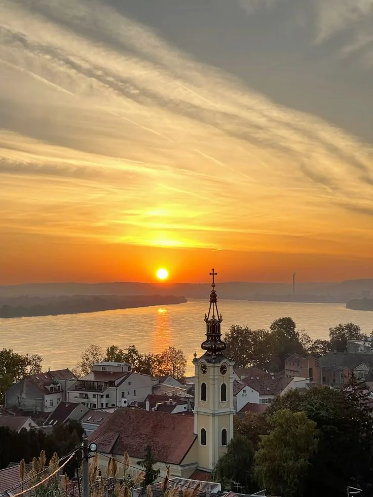 Zalazak sunca nad Zemunom Beograd – pogled u blizini hotela Mini City Altina